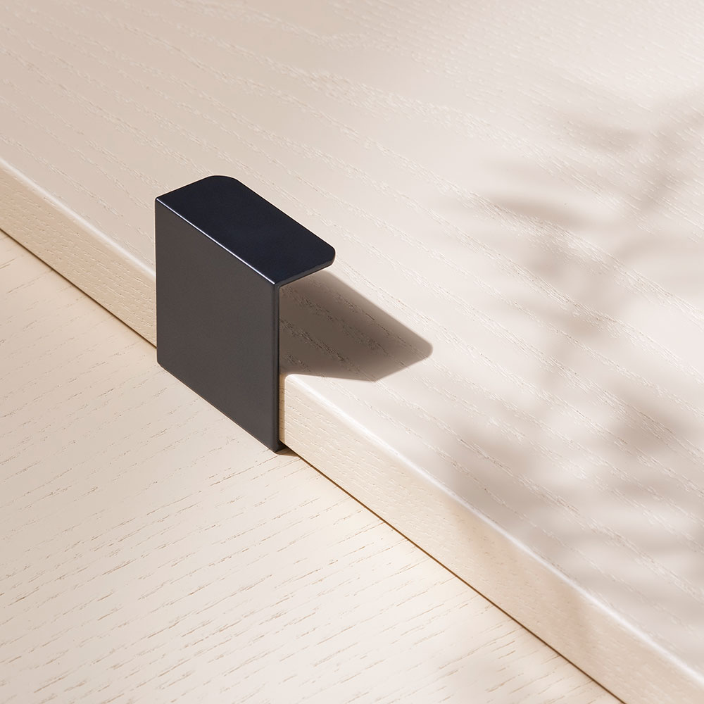Toniton Hide Handle - 40mm - Black in the group Cabinet Handles / All Handles / Toniton x Beslag Design at Beslag Online (401060-11)
