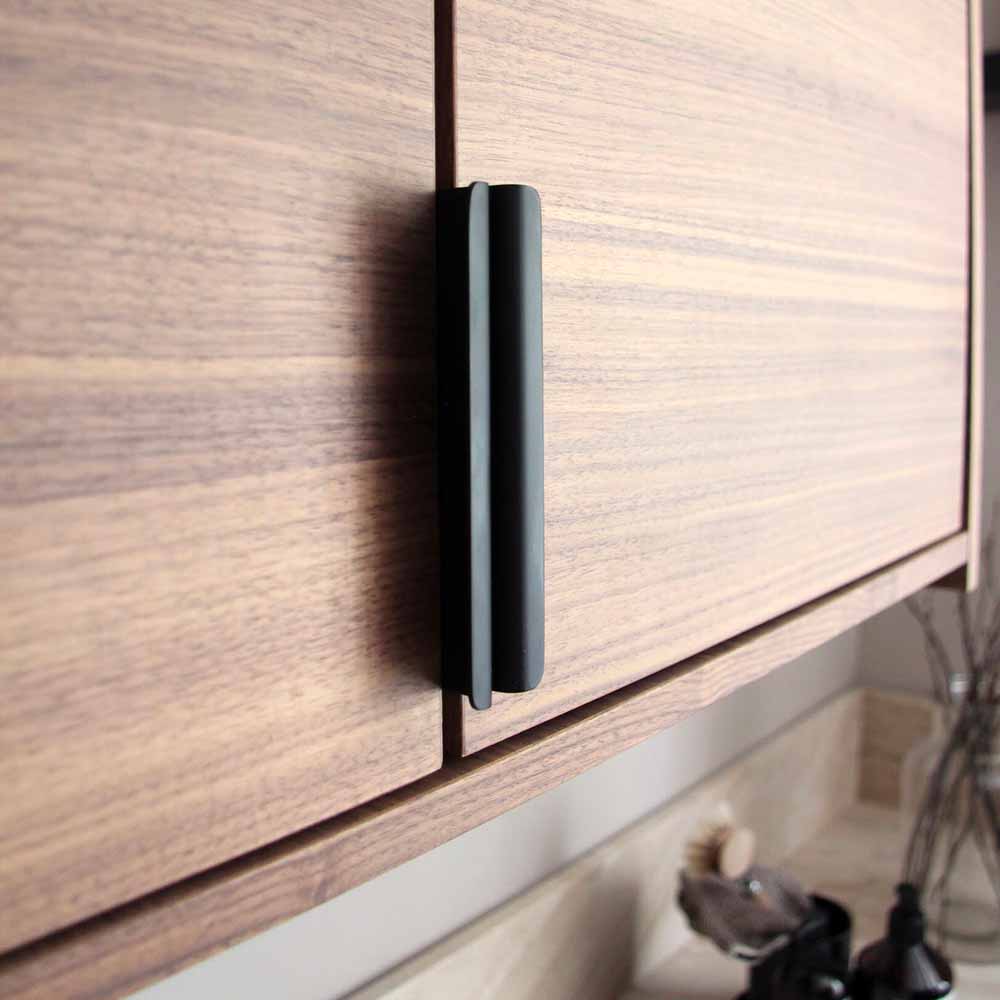 Profile Handle Lip Black