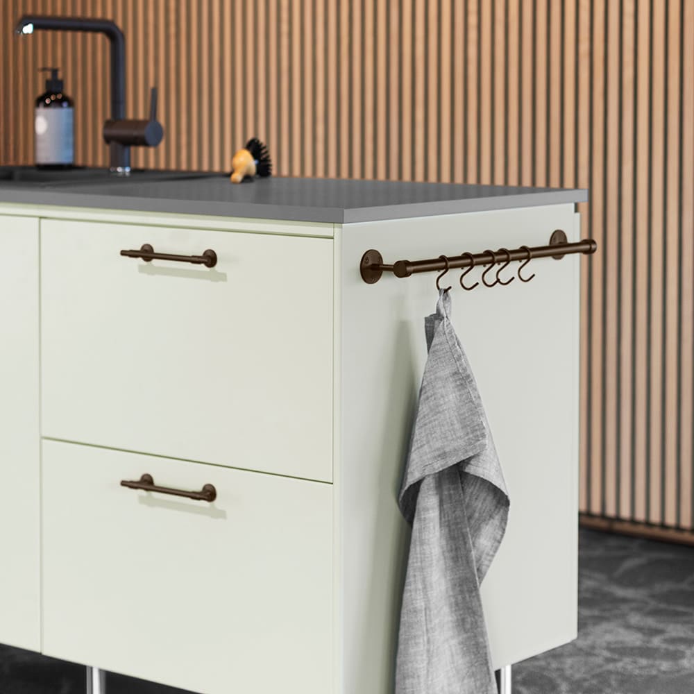 Kitchen Rail Aveny - 600mm - Complete - Burnished Brass