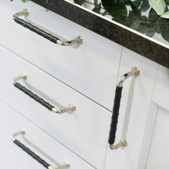Handle 1353 - Polished Brass/Black Leather