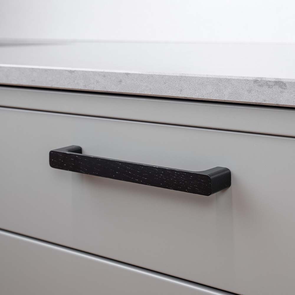 Handle Sans - Black