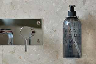 Self-adhesive soap pump holder Base in chrome