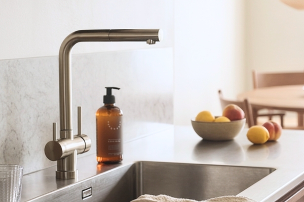 Kitchen mixer tap