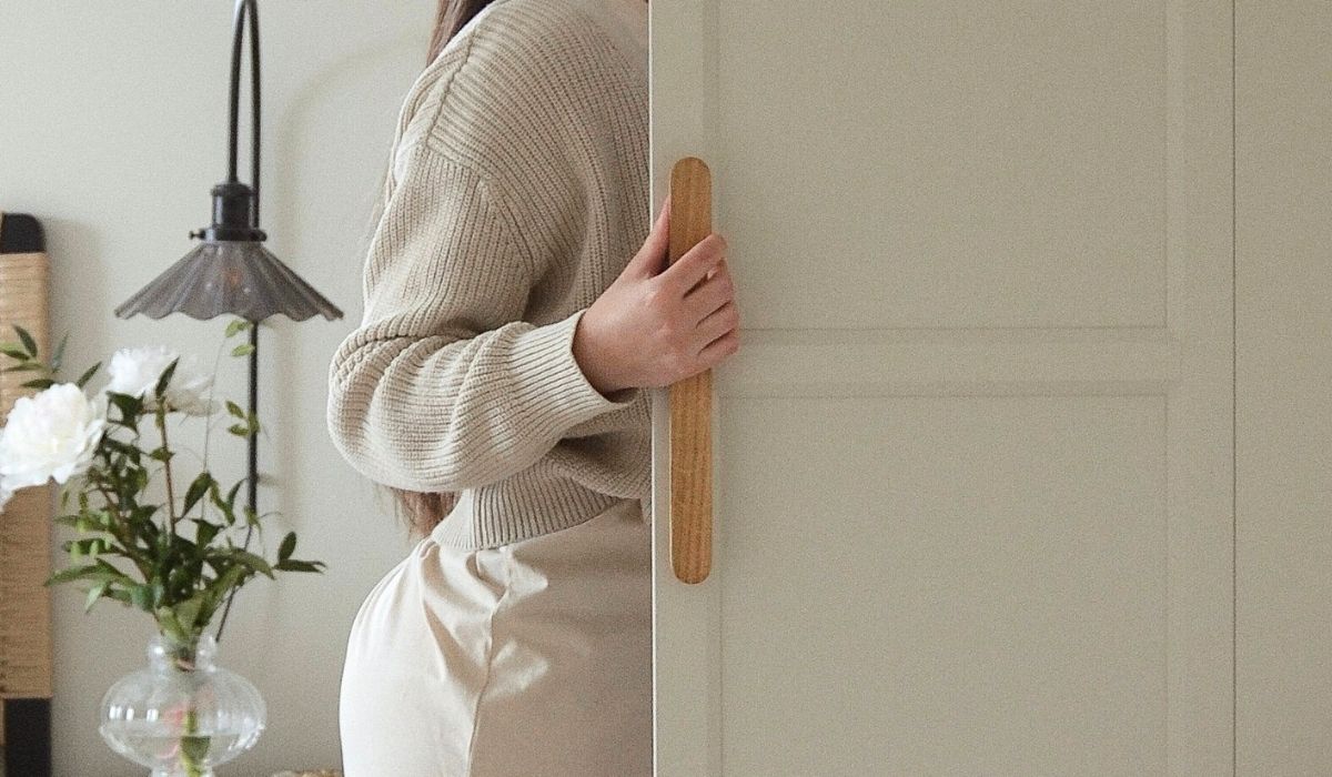 Furniture handles