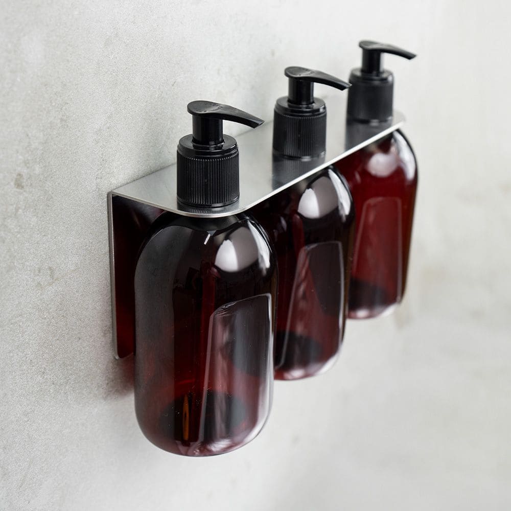 Bathroom accessories set