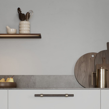 Handle Bond - Dark Stained Oak/Brushed Brass