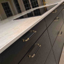 Handle Brohult M - 128mm - Polished Brass/Black