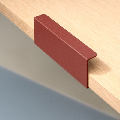 Toniton Hide Handle - 120mm - Reddish Brown in the group Cabinet Handles / Color/Material / Other Colours at Beslag Online (401087-11)