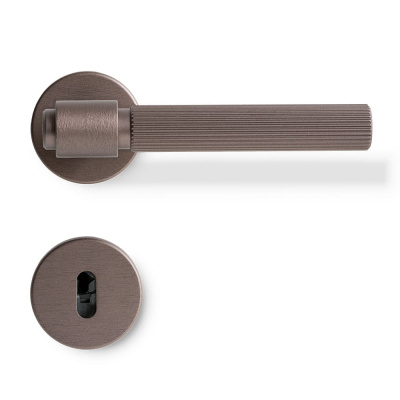 Door Handle Helix 200 Stripe - Scandinavian Standard - Dark Bronze in the group Door handles / Color/Material / Bronze at Beslag Online (752014-41)