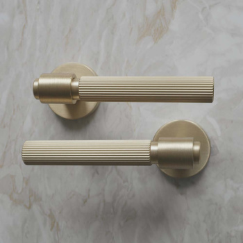 Door Handle Helix 200 Stripe - Brass