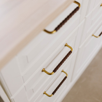 Handle 1353 - Untreated Brass/Brown Leather