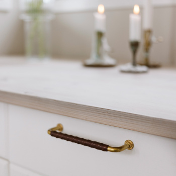 Handle 1353 - Untreated Brass/Brown Leather