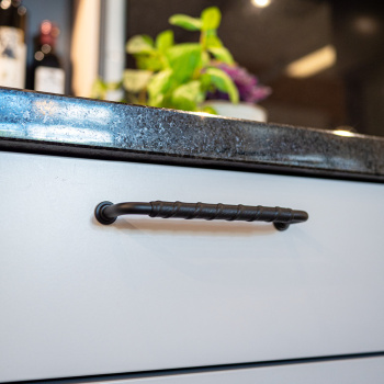 Handle 1353 - Matte Black/Black Leather